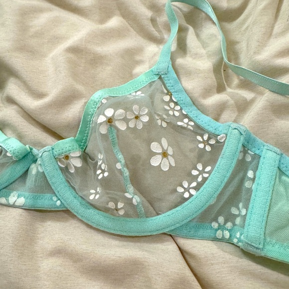 Fenty Savage daisy lingerie set - bra garter knee socks - Picture 1 of 7